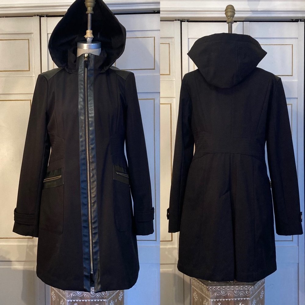 Womens Via Spiga raincoat adorned leather /zipper detail, in black, size M